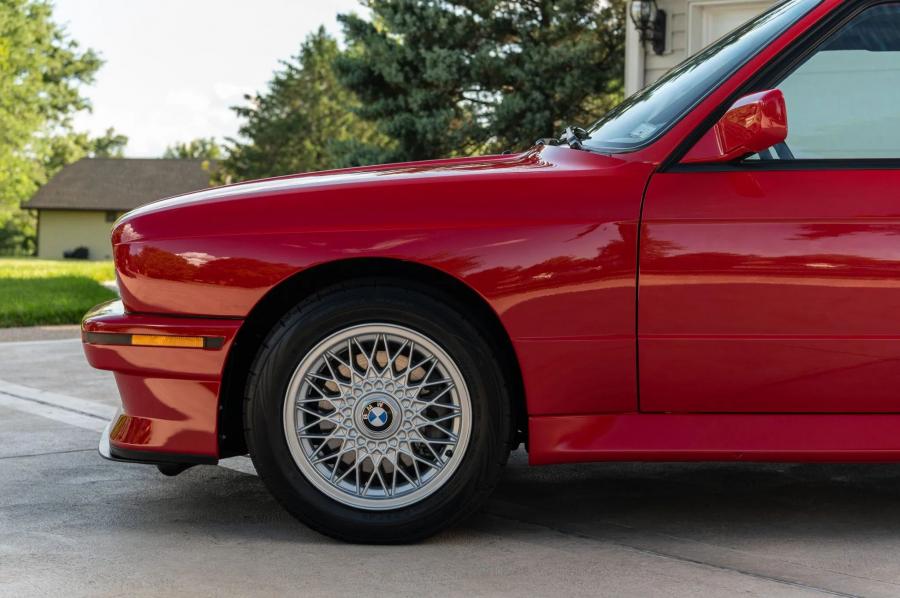 Детали экстерьера BMW M3 Coupe (E30) 1988 года  (NA) (фото 30 из 231)